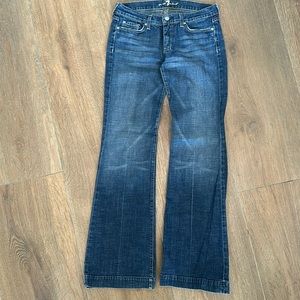7 for all mankind women's bootleg jeans. Color blue. Size 28.